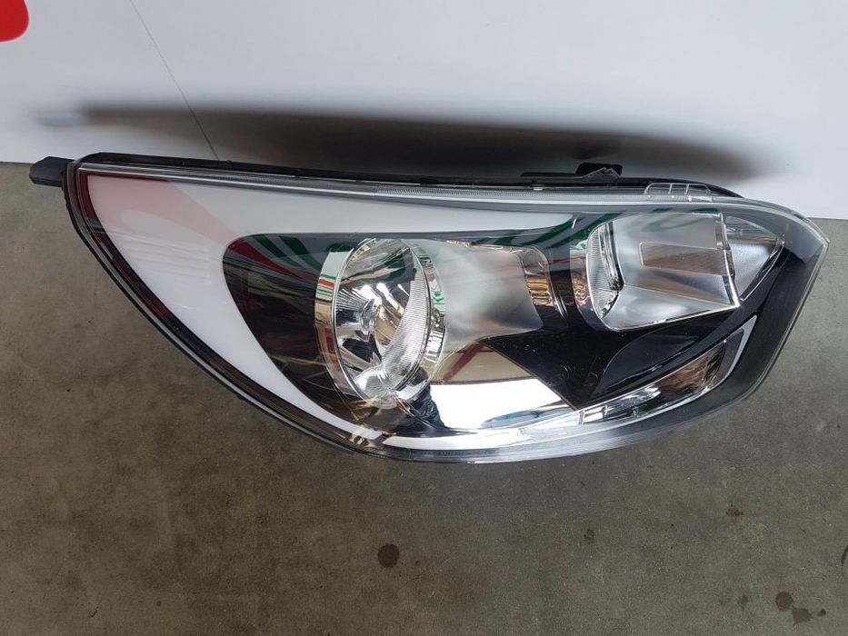 Farol Kia Rio 2015