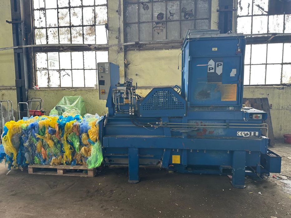 Belownica prasa kanałowa automat do makulatury kartonu odpadów folii