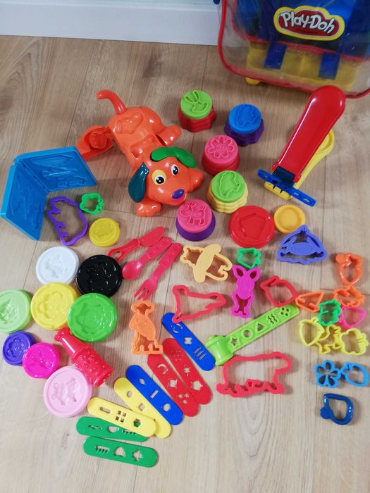 Zestaw playdoh z walizką na kółkach play doh