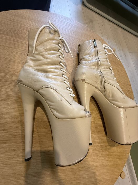 Стріпи pleaser трійки 38 перешиті зі шкіри