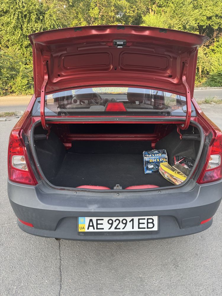 Renault Logan 1.4 2009 року з МІНІМАЛЬНИМ пробігом