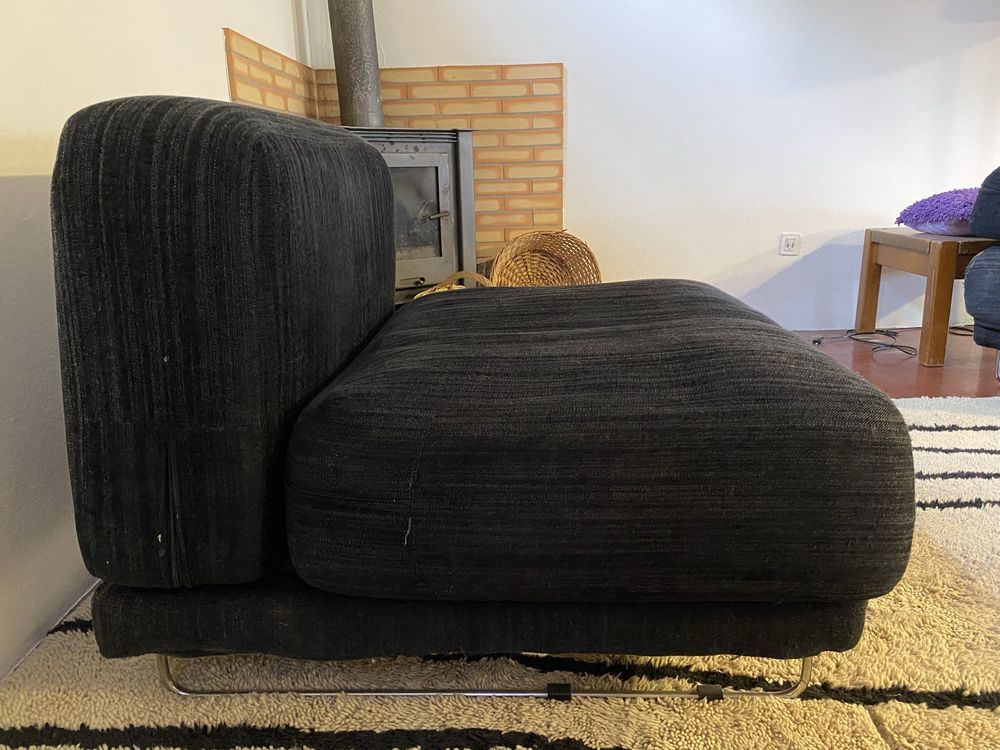 Conjunto de 2 sofás pretos + apoio para pés