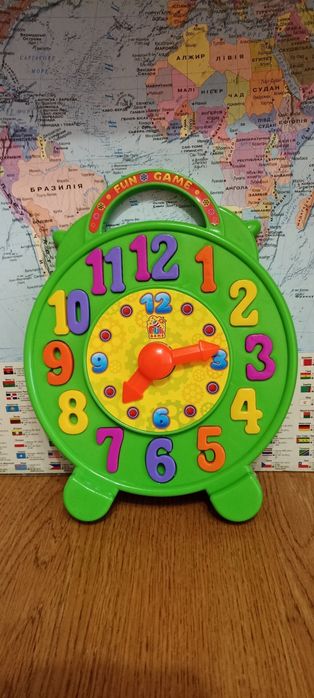 Іграшки, годинник,машина,лялька, іграшковий набір,подушка,динозавр