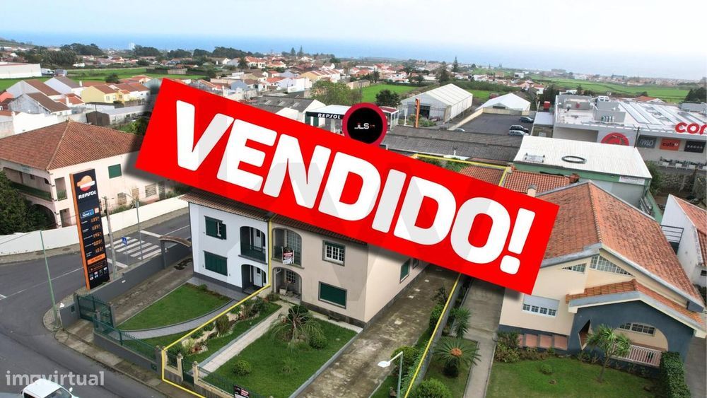 Moradia T4 com entrada e garagem na Freguesia de Arrifes, Ponta Delgad