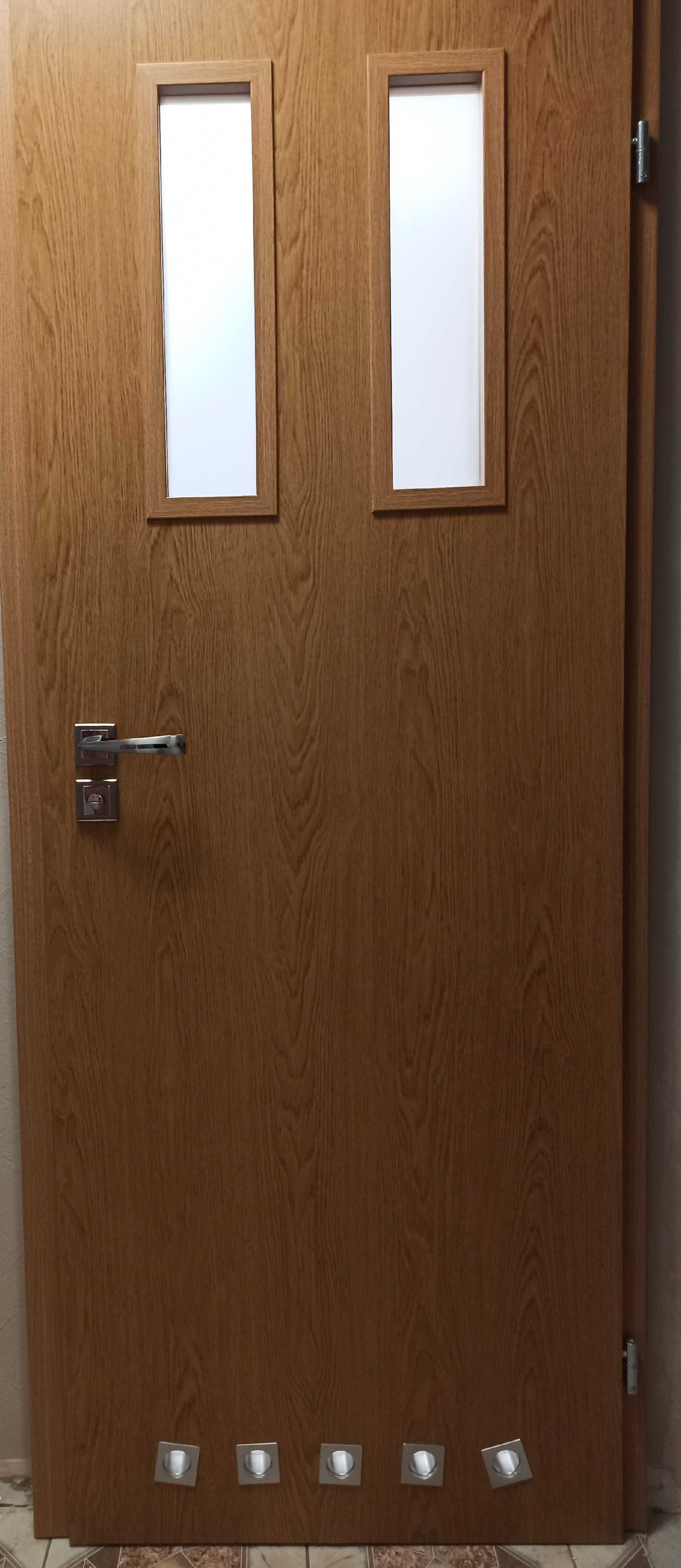 3 szt drzwi: pokojowe, łazienkowe, WC z regulowanymi futrynami