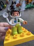 Weterynarz lekarz postać doktor Zabawka a’la Lego duplo klocki figurka