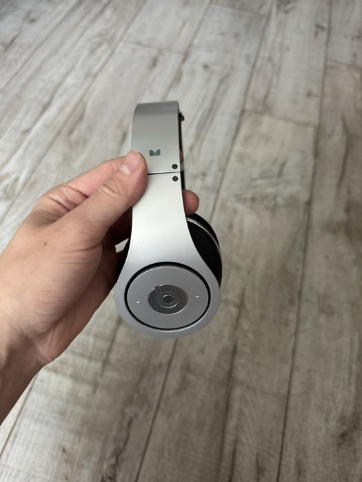 Продам навушники Beats Silver