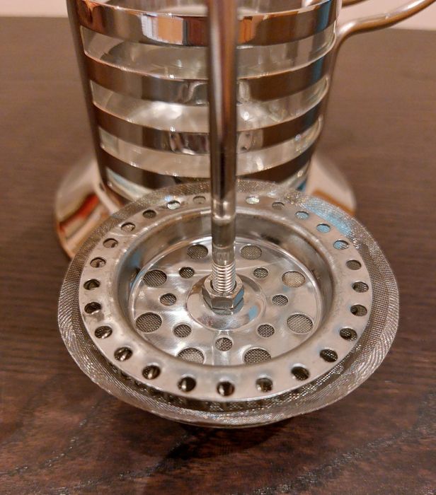 Cafeteira de café e duas canecas