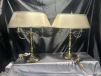 Zestaw 2 lamp stołowych – klasyczne, dwuramienne z abażurami – komplet