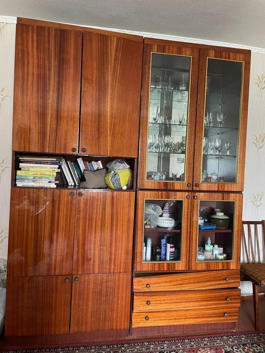 Сервант в доброму стані