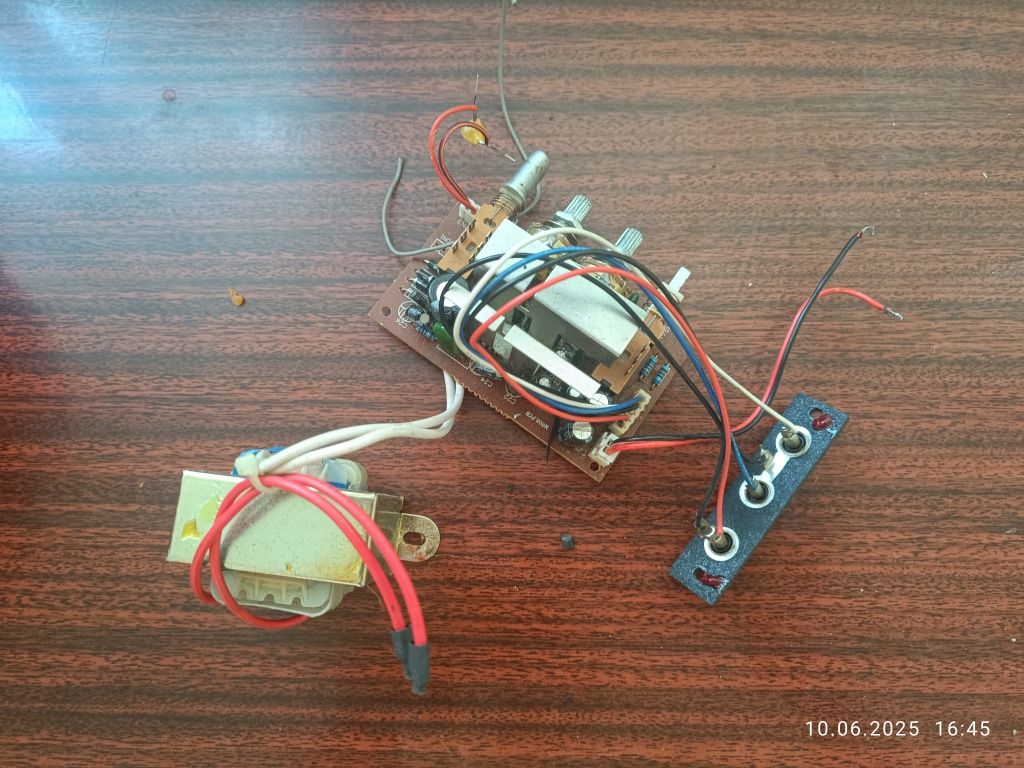 Лот 4 підисилювача сабвуфер усилитель колонки трансформатор радіаиор