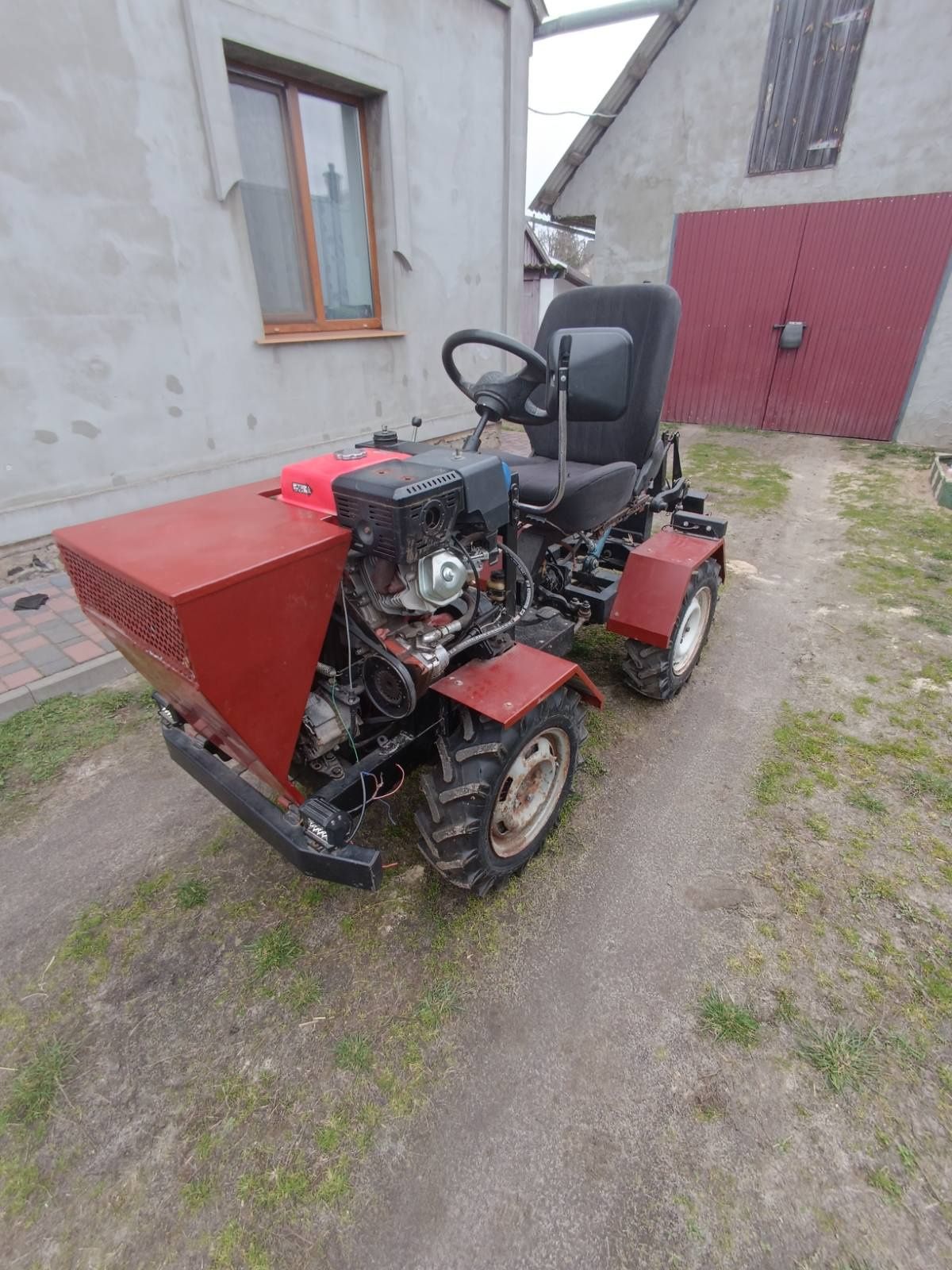 Продам тракторця.