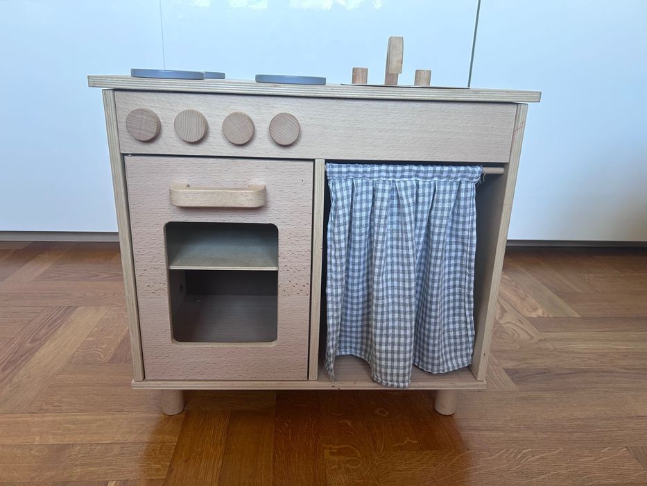 Drewniana kuchenka dla dzieci Zara Home - zabawka edukacyjna