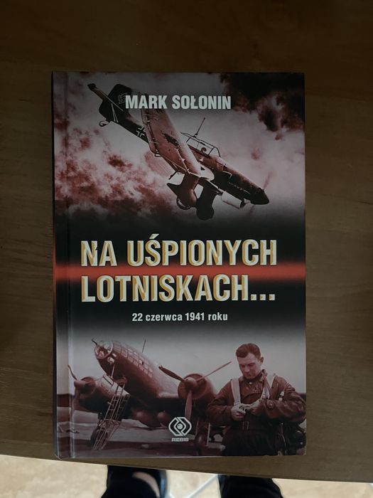 Na uśpionych lotniskach Mark Sołonin