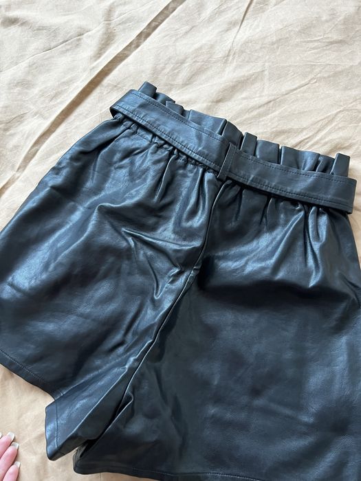 Жіночі шкіряні шорти
