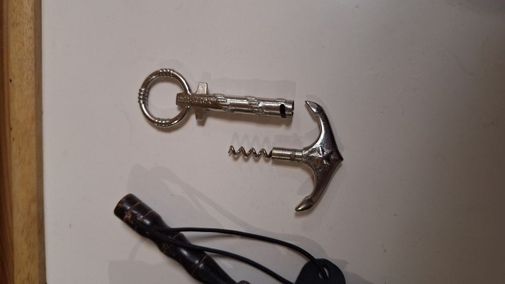 Топоріки , рогатка, штопор