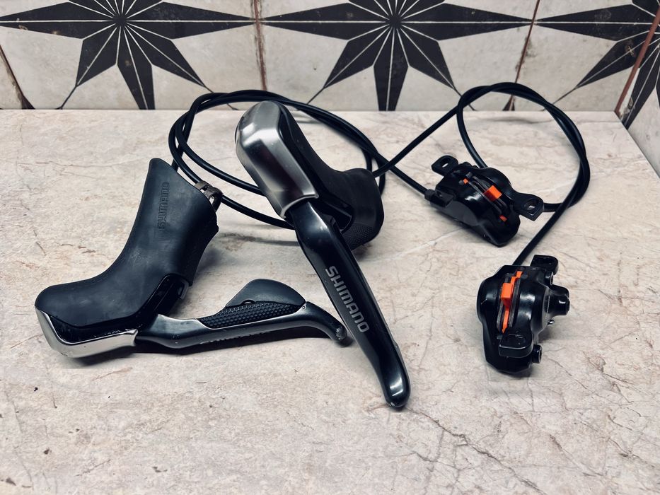 Klamkomanetki Shimano Ultegra Di2 ST-R785 2x11 Hydrauliczne hamulce