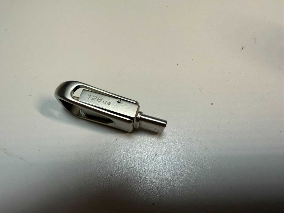 Nowy pendrive 128 GB (71)