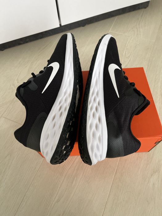 Продам кросівки NIKE