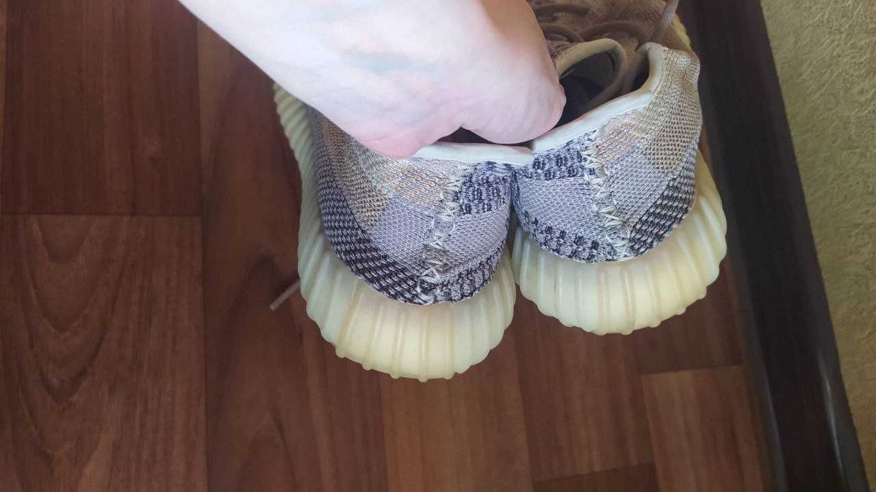 Кроссовки Adidas Yeezy Boost 350 унисекс р. 40 (25 см) Оригинал