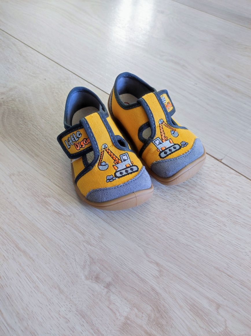 Nowe kapcie barefoot 3f r 24