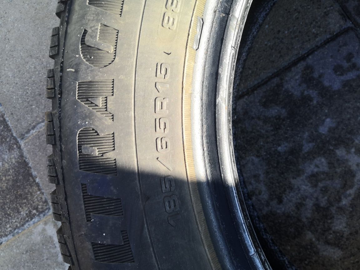 Opony zimowe Goodyear 15 "