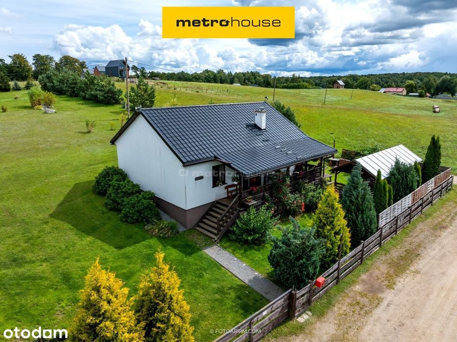 Sople, dom w pięknej okolicy nad jeziorem.