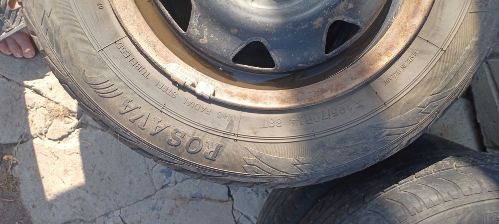 Шини з дисками Ауді 100 с3. (фольксваген)