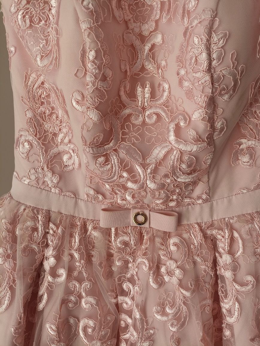Koronkowa sukienka pudrowy róż S.Moriss