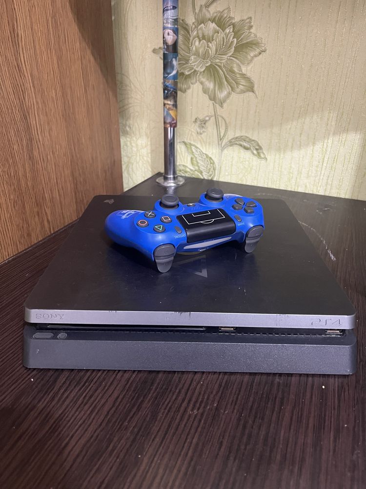 Playstation 4 Slim Limited Edition