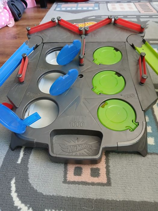 Tor Hot Wheels z autami