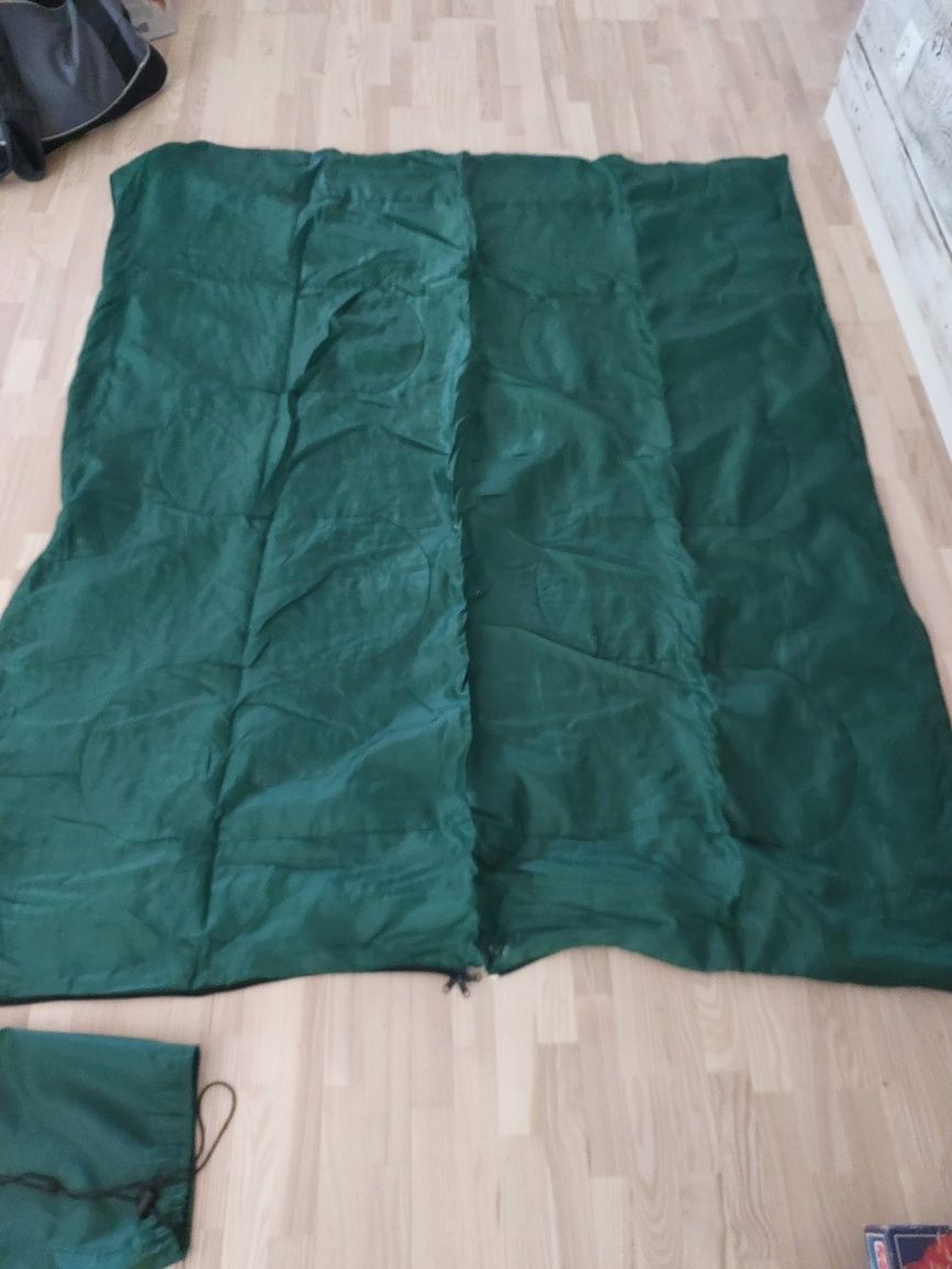 Śpiwór 190 długość na 150 szerokości zielony  
Letni śpiwór