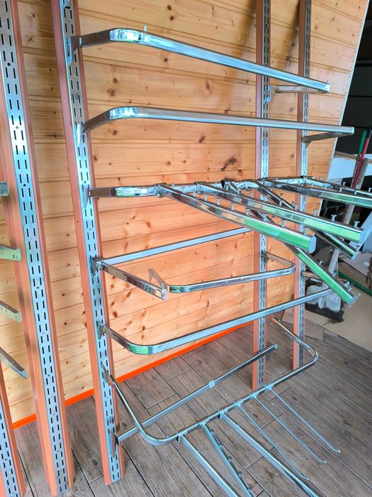 Wieszaki, wyposażenie sklepu