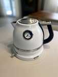 Czajnik elektryczny KitchenAid Artisan Biała perła