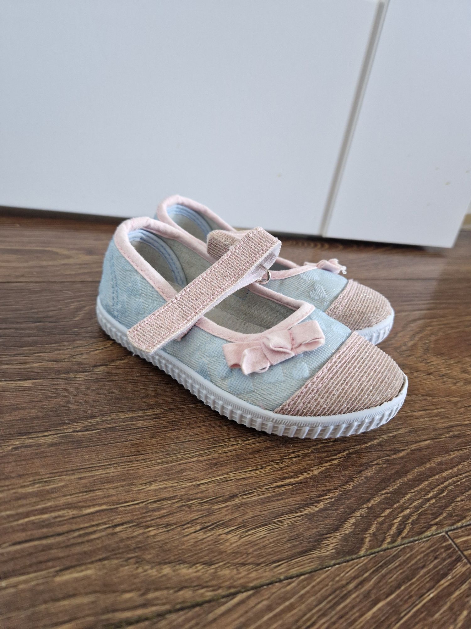 Buty dla dziewczynki r. 22 Deichmann