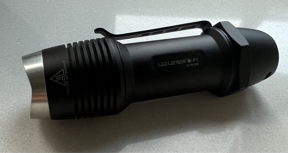 Latarka Ledlenser F1