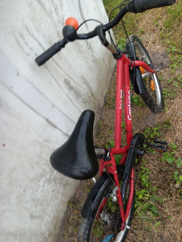 Sprzedam czerwony rowerek dziecięcy