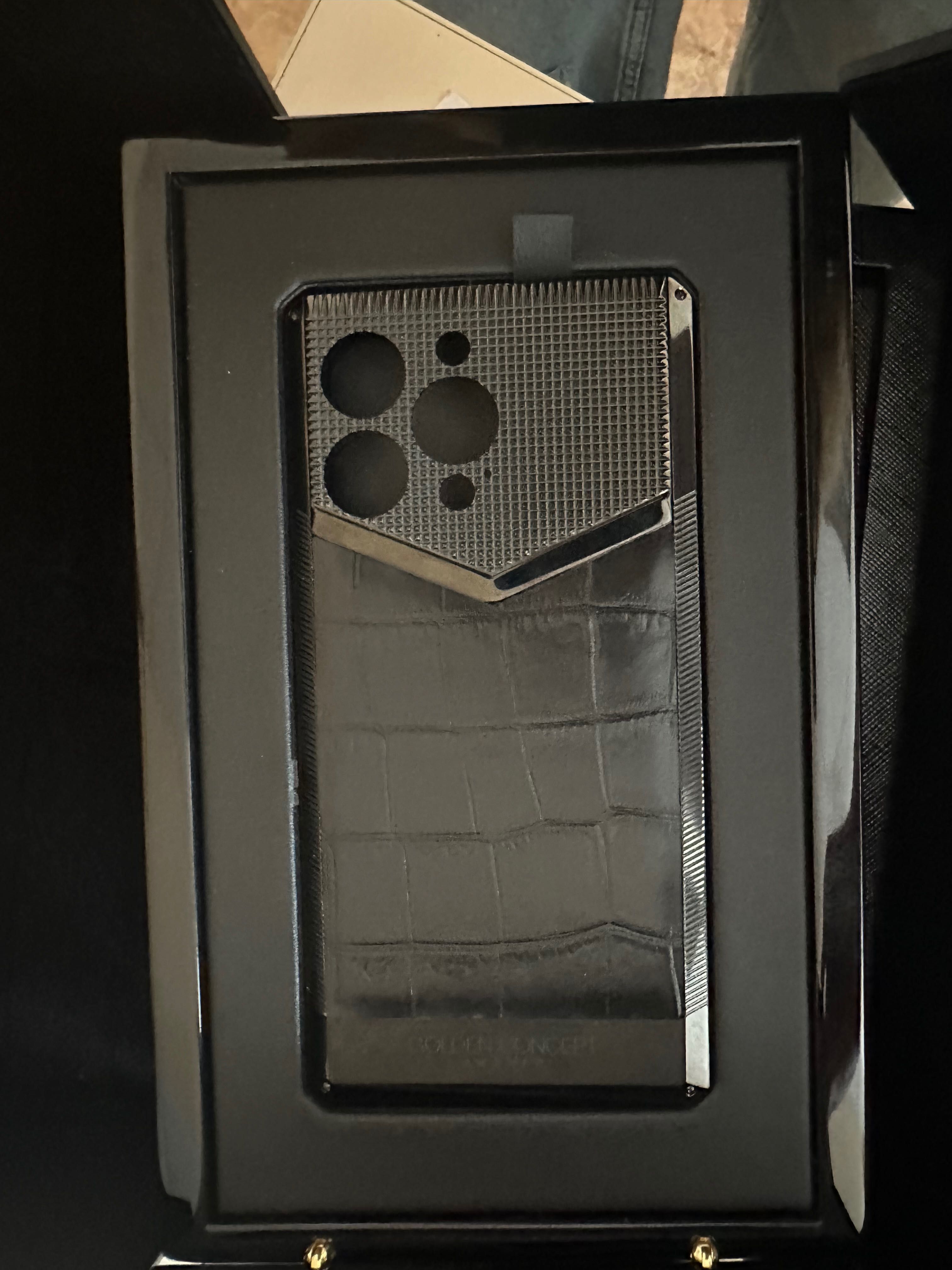 Чохол Golden Concept Sweden на IPhone 13 Pro. Оригінал!