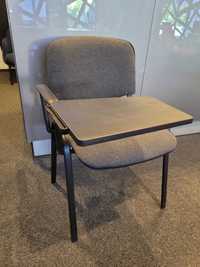 Krzesła konferencyjne z pulpitem lub bez