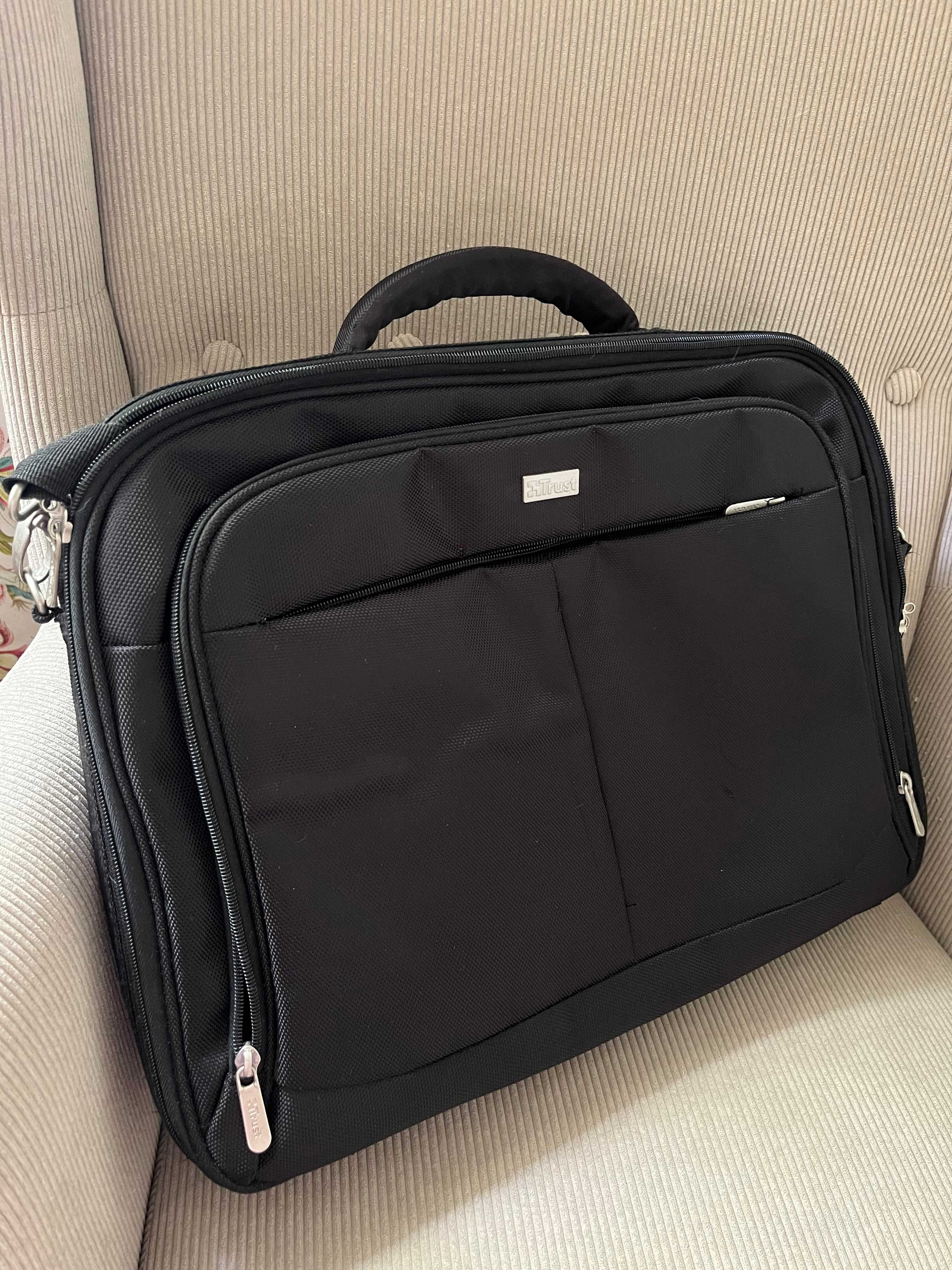 Torba Trust na laptopa 17" pojemna czarna wytrzymała