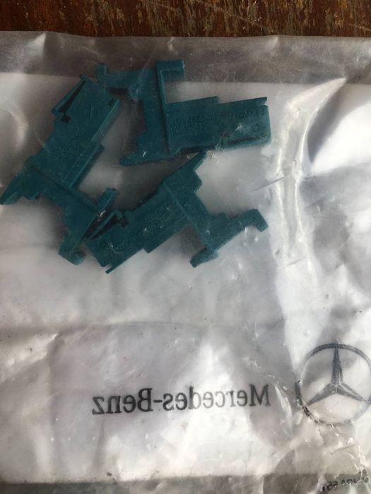 Кріплення запобіжників mercedes А0045456501