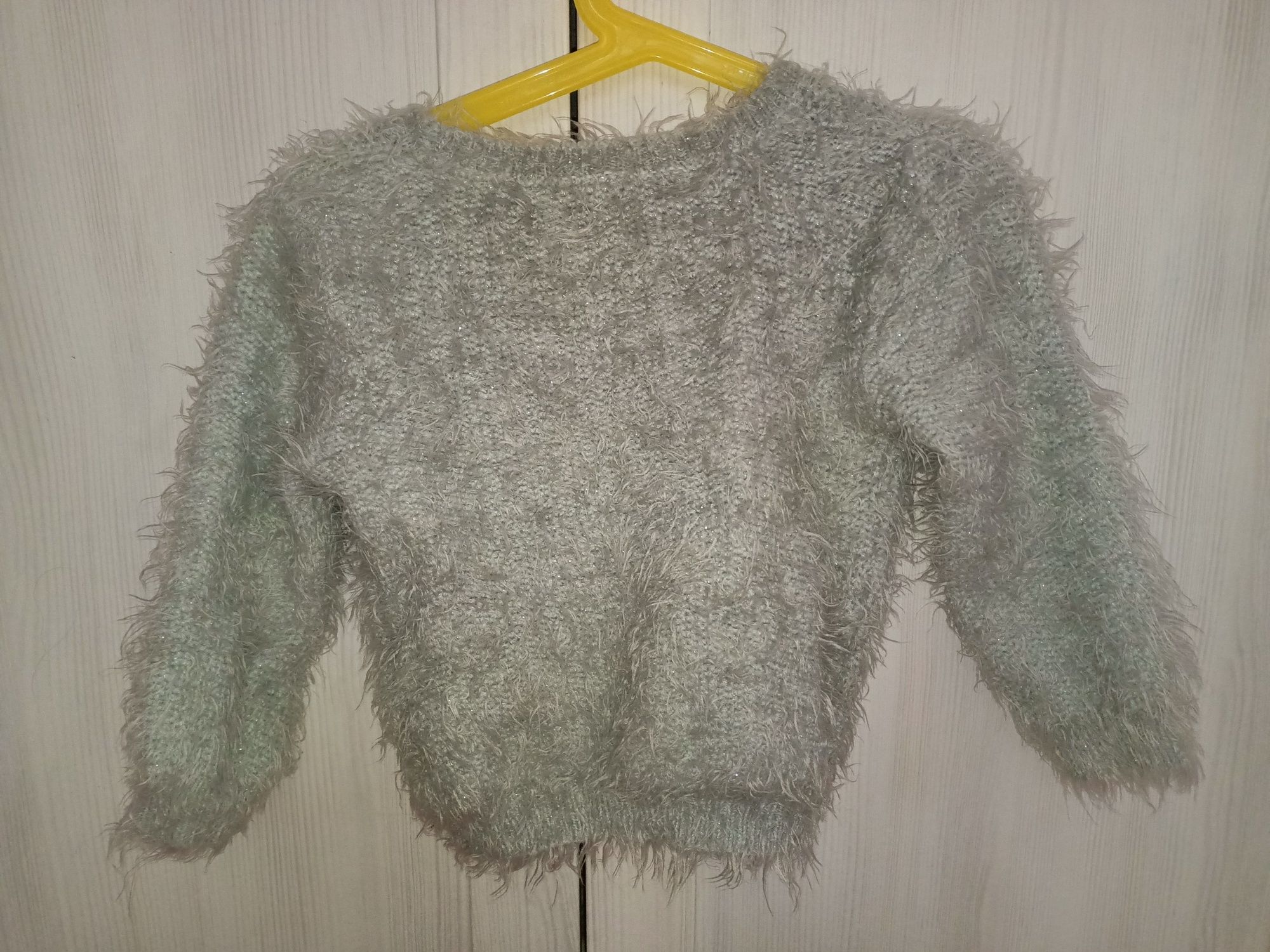 Futrzany dziewczęcy sweter r.110