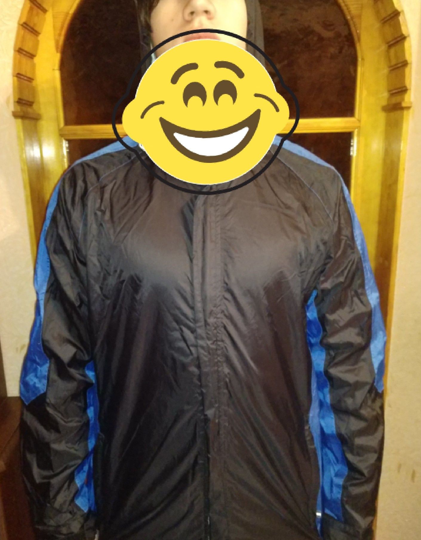 Продам женские куртки