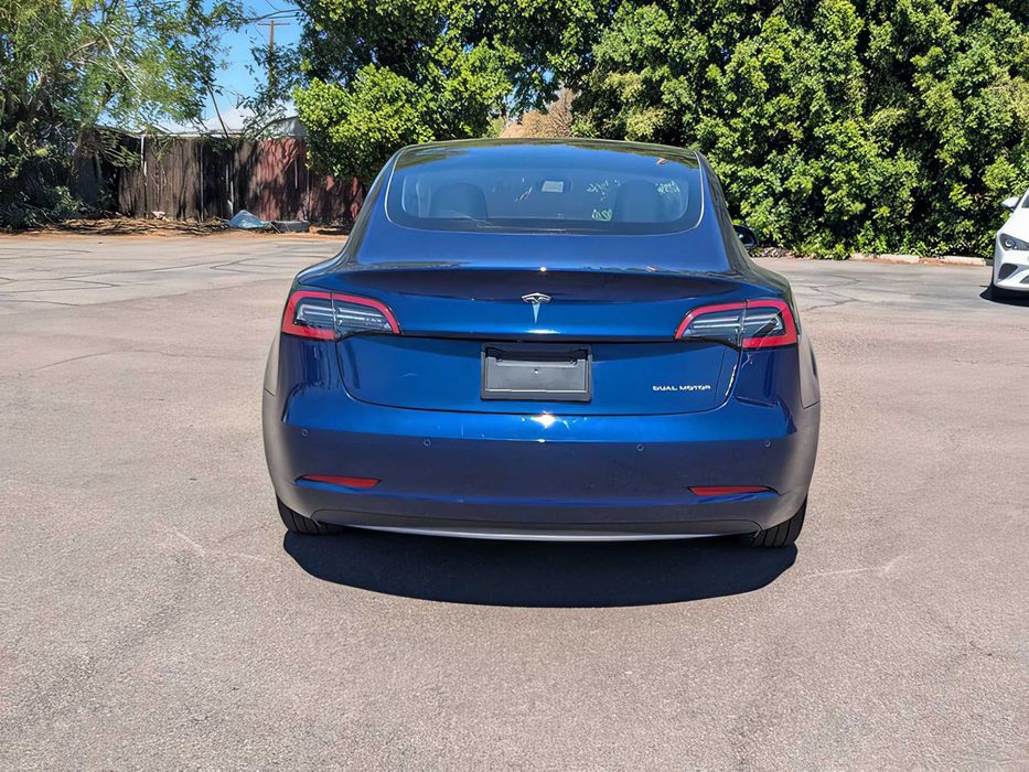 Tesla Model 3      2022