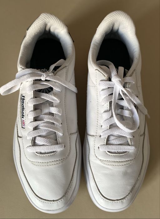 Кросівки Reebok.