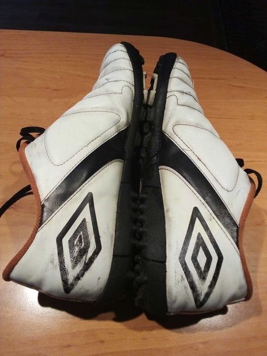 Buty piłkarskie turfy UMBRO r.43