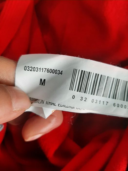 Camisola vermelha nova