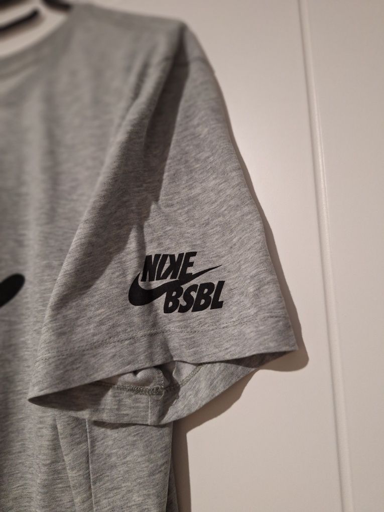 Męska koszulka marki Nike