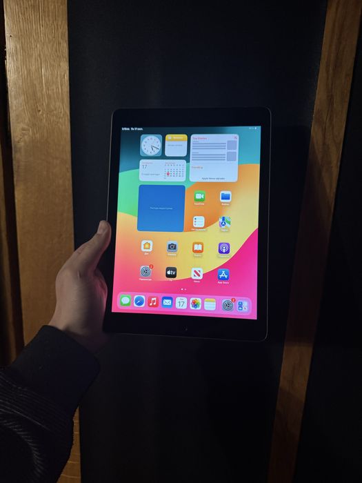 Apple iPad 6 32  Wi-Fi  Планшет