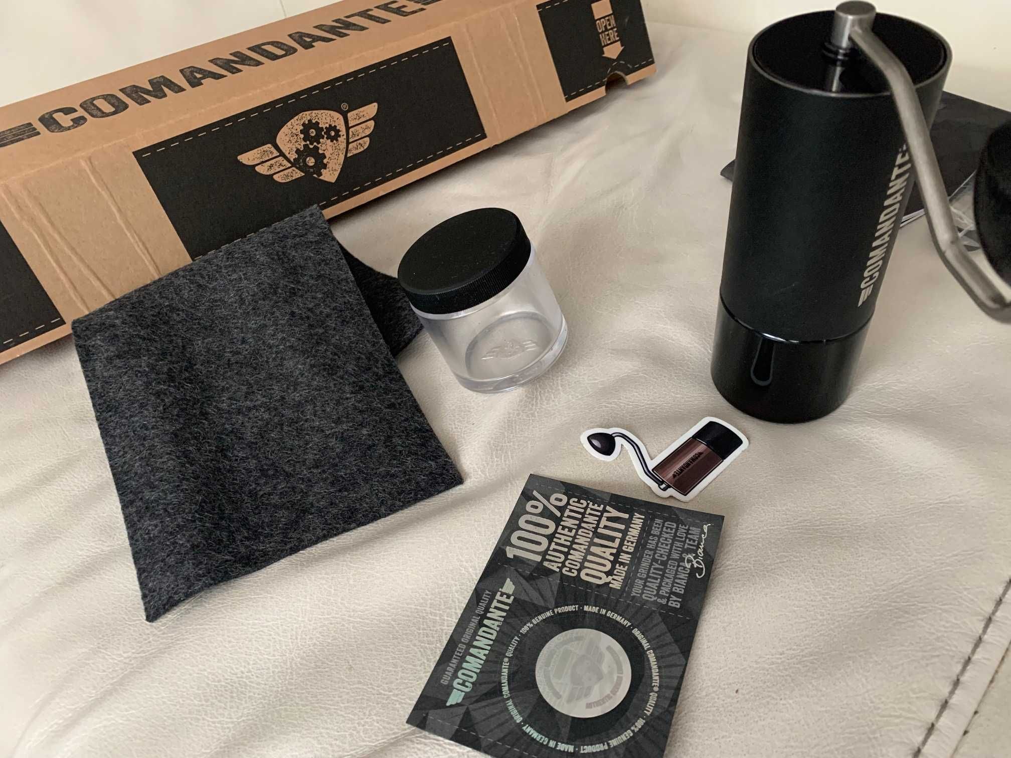Młynek do kawy Comandante C40 MK4 Nitro Blade - Black + tamper